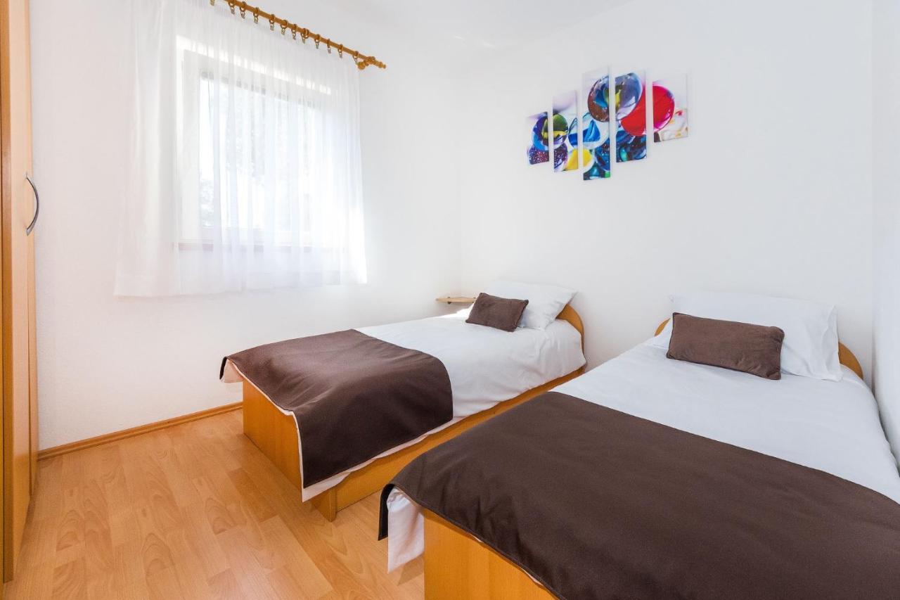 Apartments By The Sea Vrsi - Mulo, Zadar - 5951 Ngoại thất bức ảnh